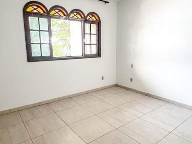 Sobrado com 105m² 3 quartos e 2 banheiros, à venda, no bairro Centro em Macaé