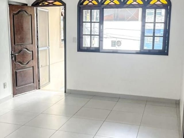 Sobrado com 105m² 3 quartos e 2 banheiros, à venda, no bairro Centro em Macaé