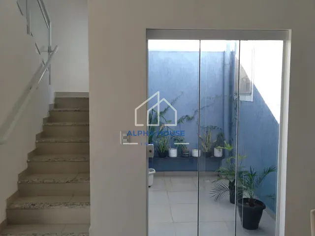 Sobrado com 198m² 5 quartos e 4 banheiros, à venda, no bairro Residencial Maricá em Avenida Orlando Ferreira