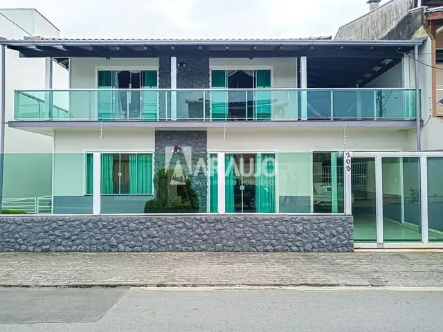 Sobrado com 289m² 3 quartos e 3 banheiros, à venda, no bairro Cordeiros em Itajaí