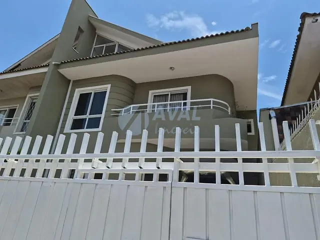 Sobrado 3 quartos e 2 banheiros, para alugar, no bairro Alto Tarumã em Pinhais