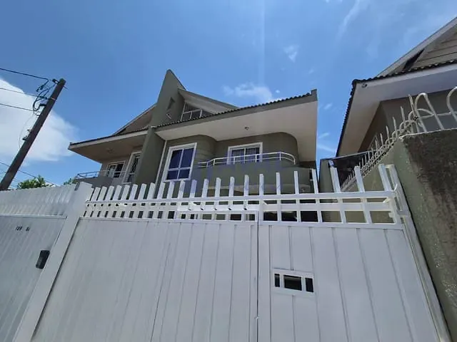 Sobrado 3 quartos e 2 banheiros, para alugar, no bairro Alto Tarumã em Pinhais
