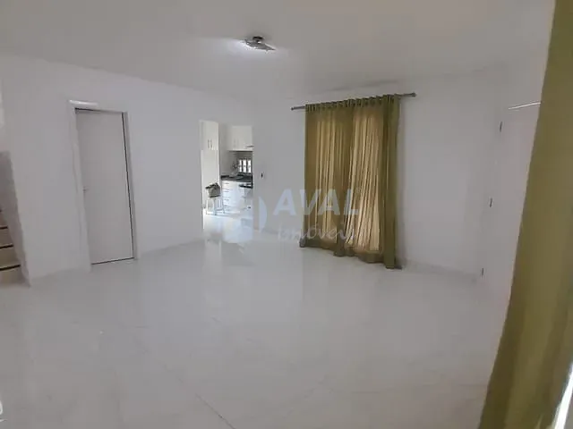 Sobrado 3 quartos e 2 banheiros, à venda, no bairro Alto Tarumã em Pinhais