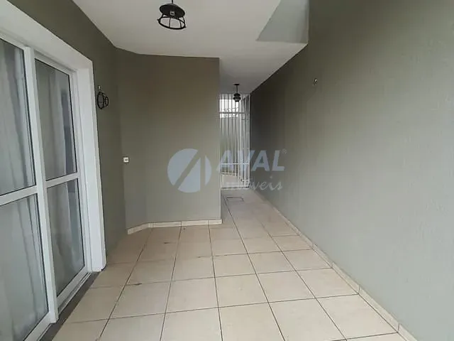Sobrado 3 quartos e 2 banheiros, à venda, no bairro Alto Tarumã em Pinhais