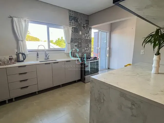 Sobrado 3 quartos e 2 banheiros, à venda, no bairro Tacca em Xanxerê