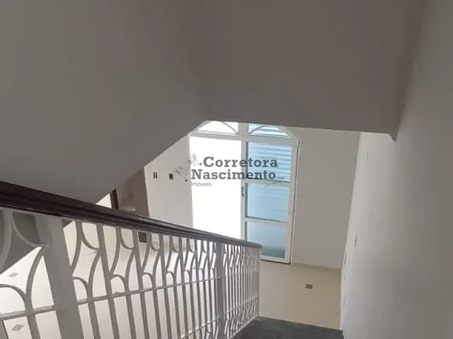 Sobrado com 208m² 5 quartos e 3 banheiros, à venda, no bairro Jardim São José em Jacareí