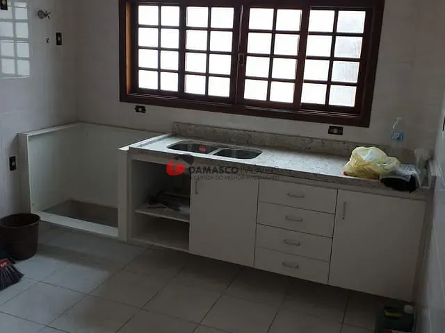 Sobrado com 250m² 3 quartos e 1 banheiro, à venda, no bairro Olímpico em São Caetano do Sul