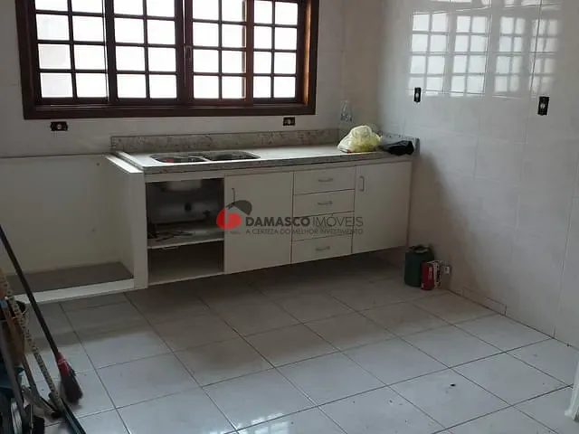 Sobrado com 250m² 3 quartos e 1 banheiro, à venda, no bairro Olímpico em São Caetano do Sul