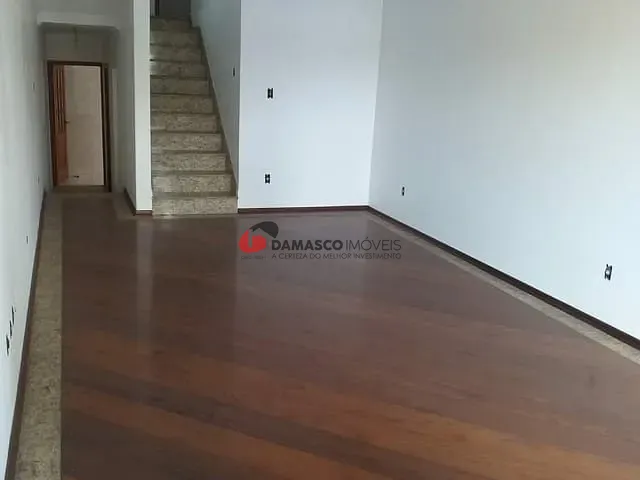 Sobrado com 250m² 3 quartos e 1 banheiro, à venda, no bairro Olímpico em São Caetano do Sul