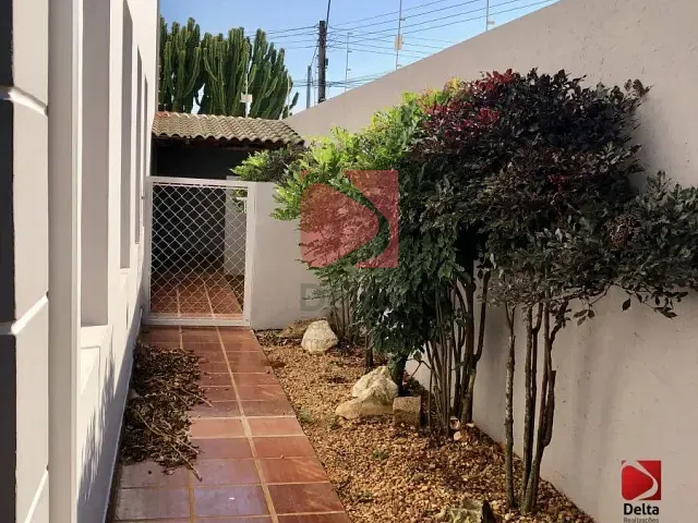 Sobrado 3 quartos e 4 banheiros, para alugar, no bairro Cidade Jardim em Pirassununga