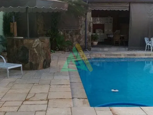 Sobrado com 500m² 4 quartos e 3 banheiros, à venda, no bairro Jardim Longatto em Mogi Mirim