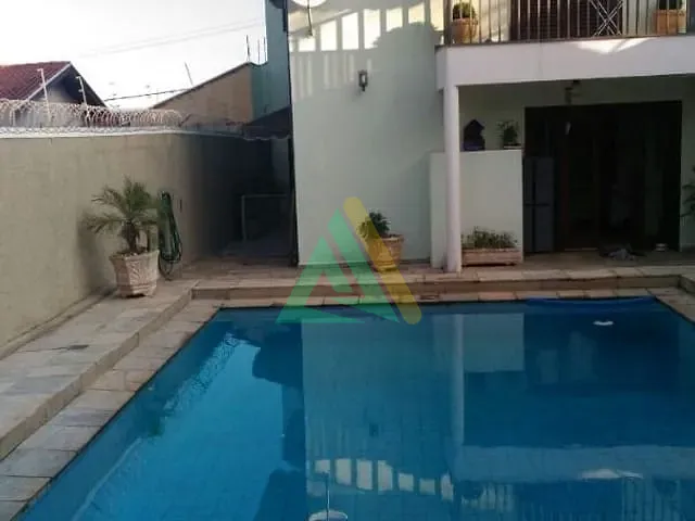Sobrado com 500m² 4 quartos e 3 banheiros, à venda, no bairro Jardim Longatto em Mogi Mirim