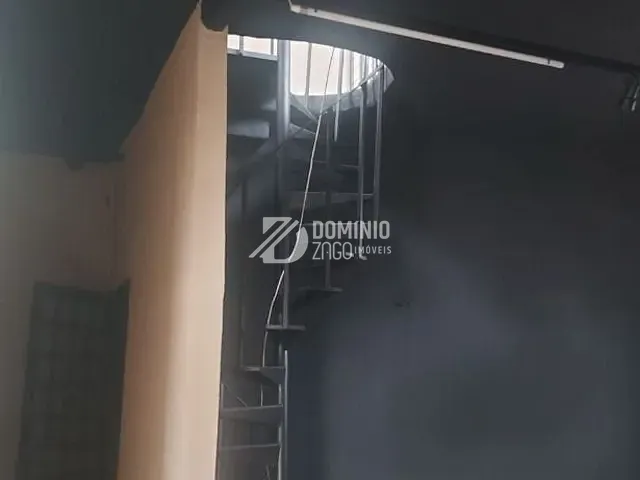 Sobrado com 250m², para alugar, no bairro São Benedito em Uberaba