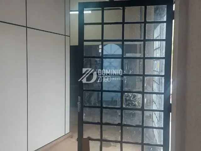 Sobrado com 250m², para alugar, no bairro São Benedito em Uberaba