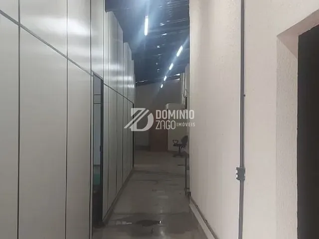 Sobrado com 250m², para alugar, no bairro São Benedito em Uberaba