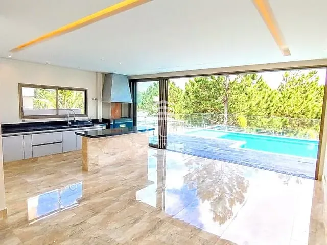 Sobrado com 532m² 4 quartos e 2 banheiros, à venda, no bairro Tamboré em Barueri