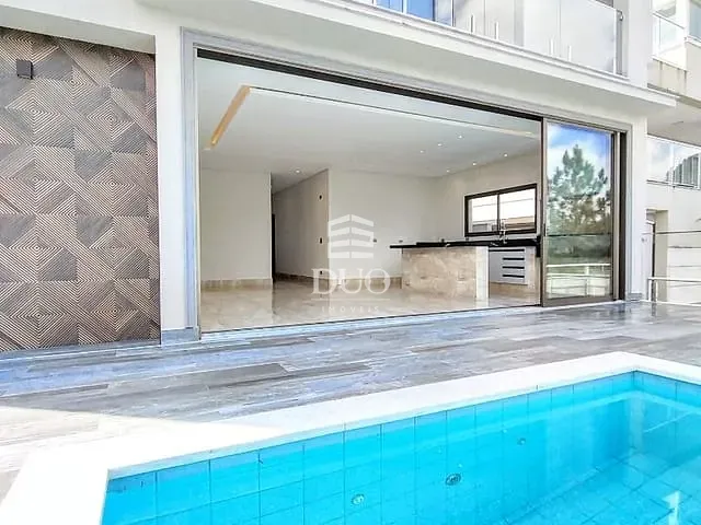 Sobrado com 532m² 4 quartos e 2 banheiros, à venda, no bairro Tamboré em Barueri