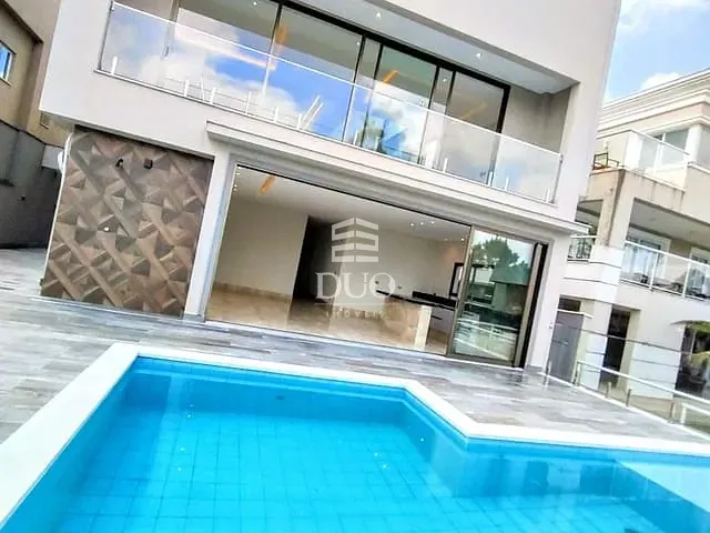 Sobrado com 532m² 4 quartos e 2 banheiros, à venda, no bairro Tamboré em Barueri