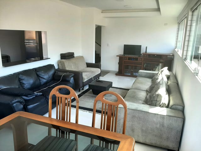 Sobrado com 262m² 5 quartos e 4 banheiros, à venda, no bairro Vila Valença em São Vicente