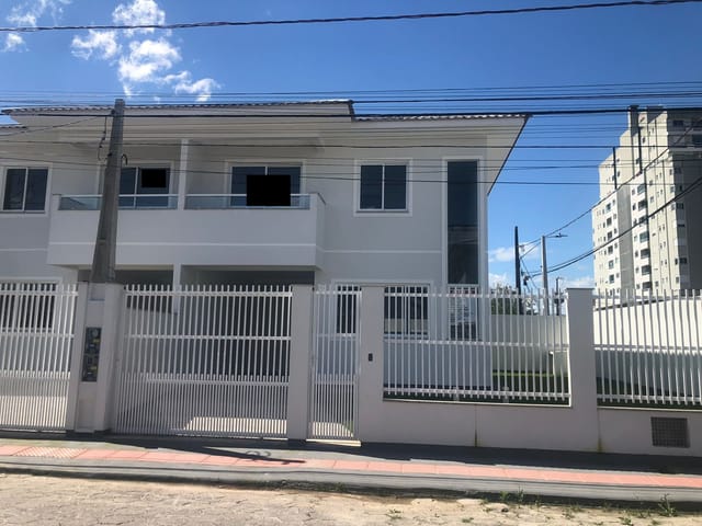 Foto do Sobrado - Sobrados à venda,  com 3 quartos, sendo 1 suíte com sacada, no Centro, Palhoça | Elite Imóveis