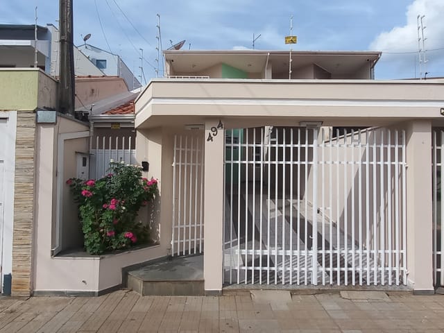 Sobrado com 350m² 3 quartos e 2 banheiros, à venda ou para alugar, no bairro Vila Doutor Laurindo em Tatuí