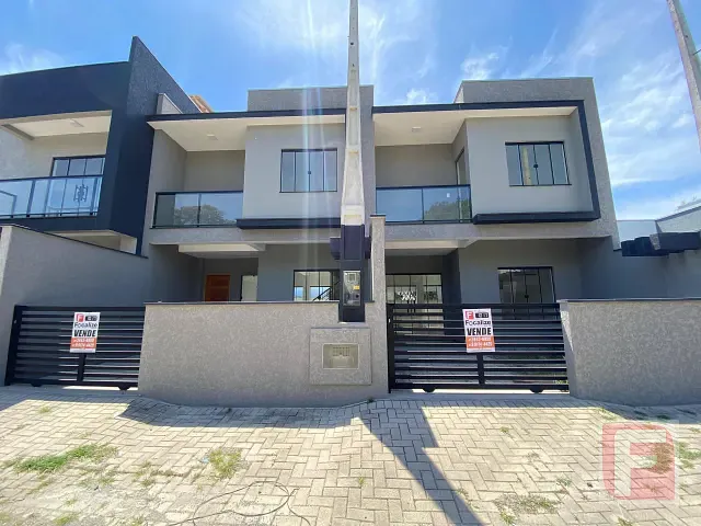 Sobrado 3 quartos e 2 banheiros, à venda, no bairro Itapema do Norte em Itapoá
