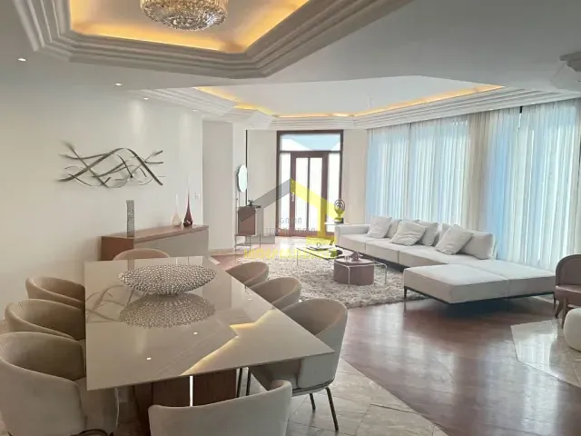 Sobrado com 580m² 4 quartos e 7 banheiros, à venda ou para alugar, no bairro Alphaville em Barueri