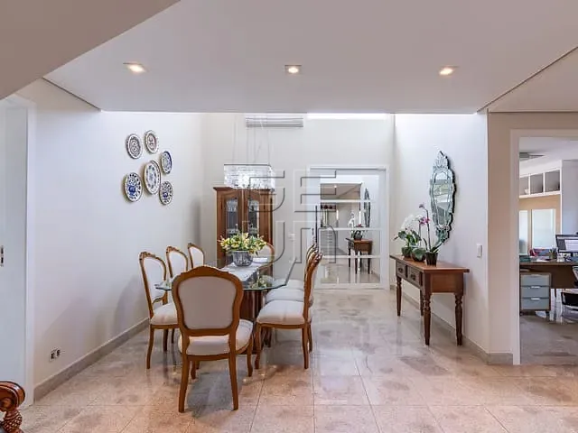 Sobrado com 651m² 4 quartos e 6 banheiros, à venda, no bairro Vivendas do Arvoredo em Londrina