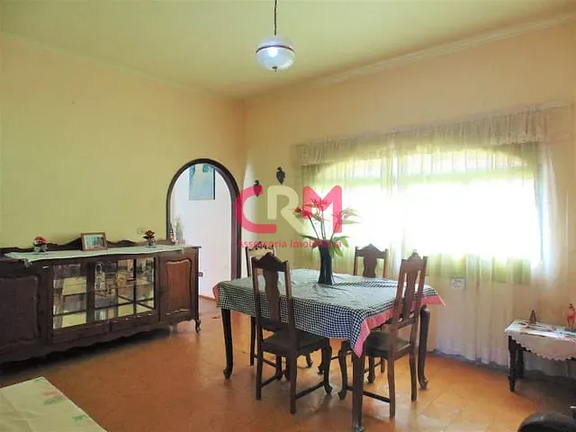 Sobrado com 2996m² 3 quartos e 3 banheiros, à venda, no bairro Centro em Taquaritinga