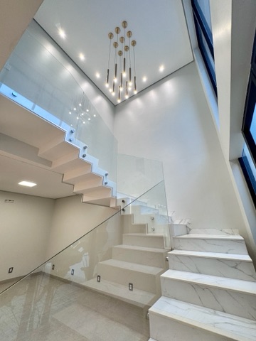 Sobrado com 150m² 3 quartos e 3 banheiros, à venda, no bairro Bela Vista em Nova Mutum
