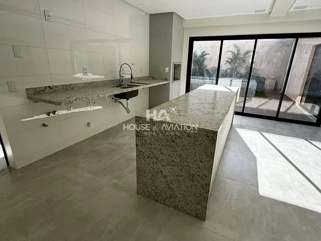 Sobrado com 300m² 4 quartos e 5 banheiros, à venda, no bairro Jardins Bolonha em Senador Canedo