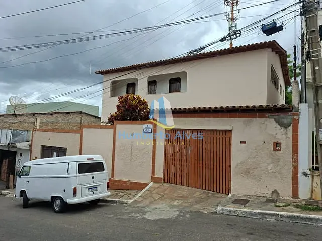 Sobrado com 350m² 3 quartos e 1 banheiro, à venda, no bairro Centro em Vitória da Conquista