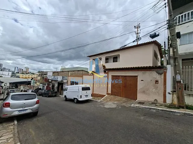 Sobrado com 350m² 3 quartos e 1 banheiro, à venda, no bairro Centro em Vitória da Conquista