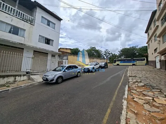 Sobrado com 350m² 3 quartos e 1 banheiro, à venda, no bairro Centro em Vitória da Conquista