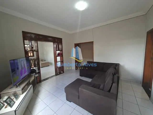 Sobrado com 350m² 3 quartos e 1 banheiro, à venda, no bairro Centro em Vitória da Conquista
