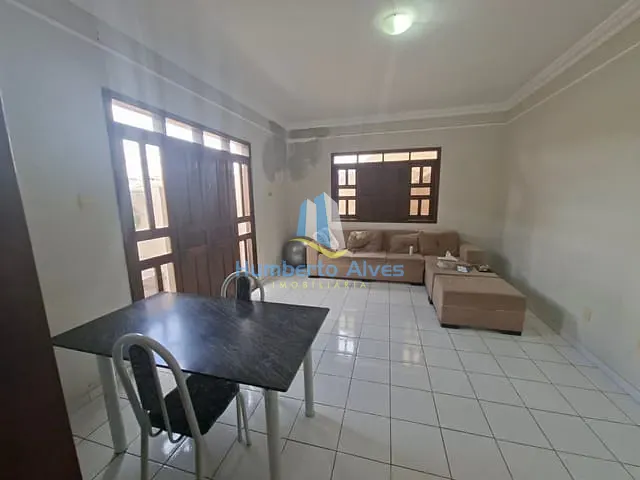 Sobrado com 350m² 3 quartos e 1 banheiro, à venda, no bairro Centro em Vitória da Conquista