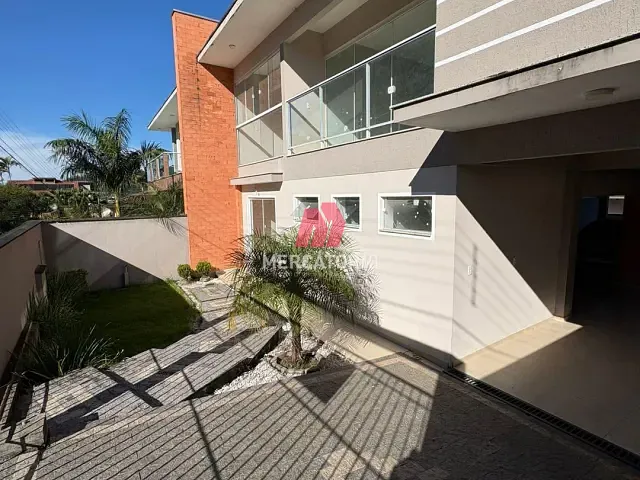 Sobrado 3 quartos e 3 banheiros, à venda ou para alugar, no bairro Velha Central em Blumenau