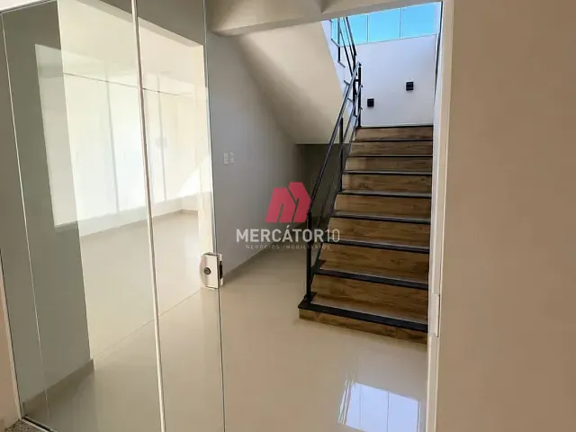 Sobrado 3 quartos e 3 banheiros, à venda ou para alugar, no bairro Velha Central em Blumenau