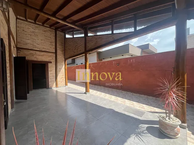 Sobrado com 401m² 4 quartos e 1 banheiro, à venda, no bairro Massaguaçu em Caraguatatuba