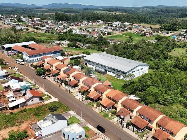 Sobrado com 116m² 3 quartos e 1 banheiro, à venda, no bairro Canabarro em Teutônia