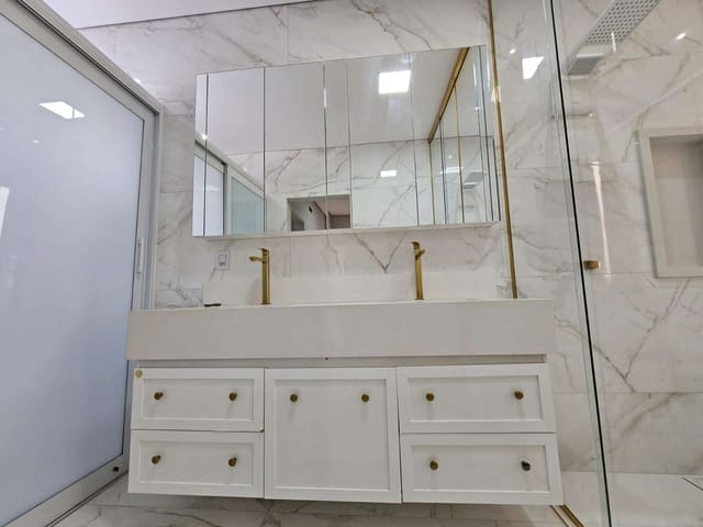 Sobrado 4 quartos e 6 banheiros, à venda, no bairro Jardim Imperial em Cuiabá