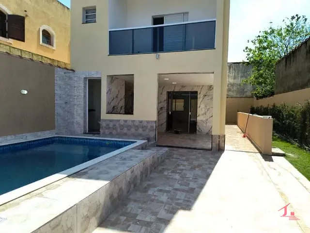 Sobrado com 155m² 3 quartos e 2 banheiros, à venda, no bairro Suarão em Itanhaém