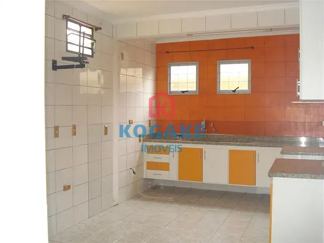 Sobrado com 320m² 3 quartos e 3 banheiros, à venda, no bairro Jardim Satélite em São José dos Campos