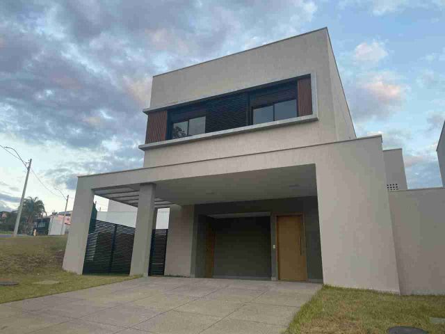 Sobrado com 564m² 3 quartos e 4 banheiros, para alugar, no bairro Jardins Barcelona em Senador Canedo