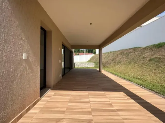 Sobrado com 564m² 3 quartos e 4 banheiros, para alugar, no bairro Jardins Barcelona em Senador Canedo