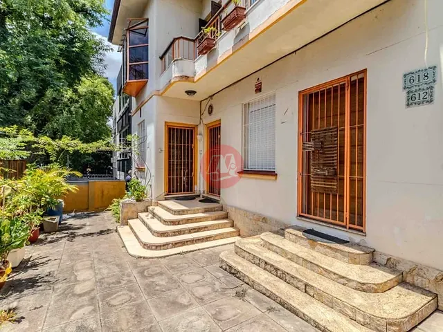 Sobrado com 142m² 6 quartos e 3 banheiros, à venda, no bairro Menino Deus em Porto Alegre