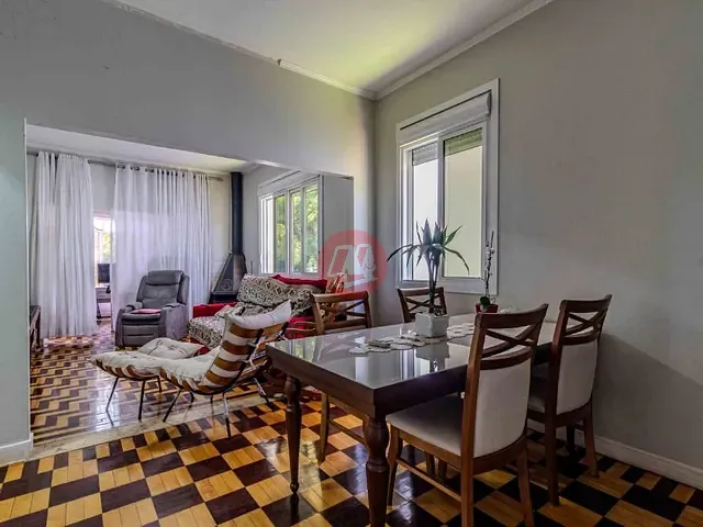 Sobrado com 142m² 6 quartos e 3 banheiros, à venda, no bairro Menino Deus em Porto Alegre