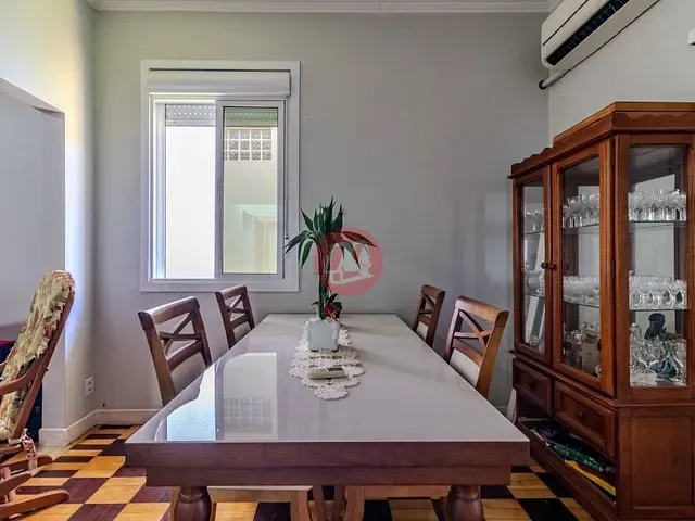 Sobrado com 142m² 6 quartos e 3 banheiros, à venda, no bairro Menino Deus em Porto Alegre