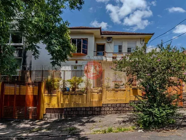 Sobrado com 142m² 6 quartos e 3 banheiros, à venda, no bairro Menino Deus em Porto Alegre
