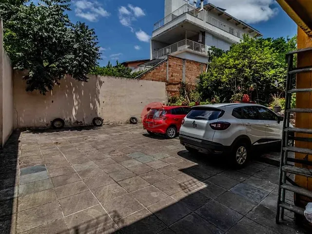 Sobrado com 142m² 6 quartos e 3 banheiros, à venda, no bairro Menino Deus em Porto Alegre